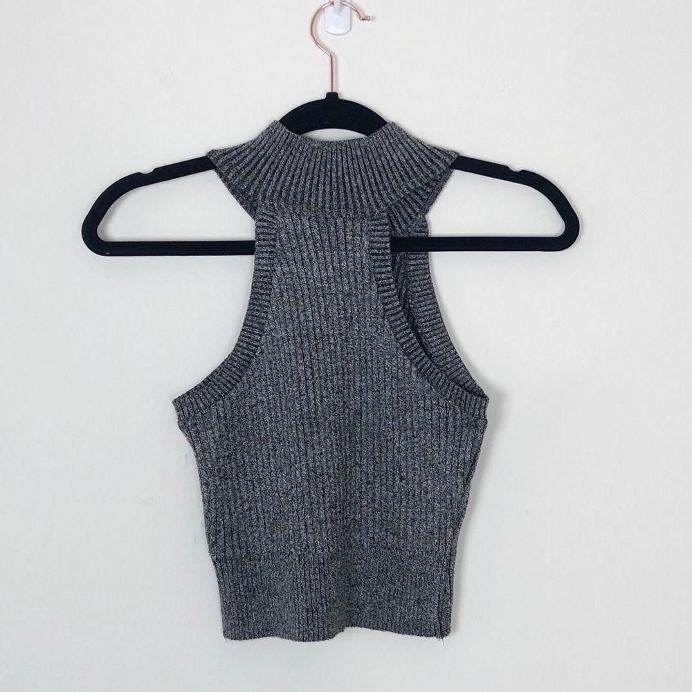 Debut High Neck Ribbed Crop Top - Picture 3 of 4